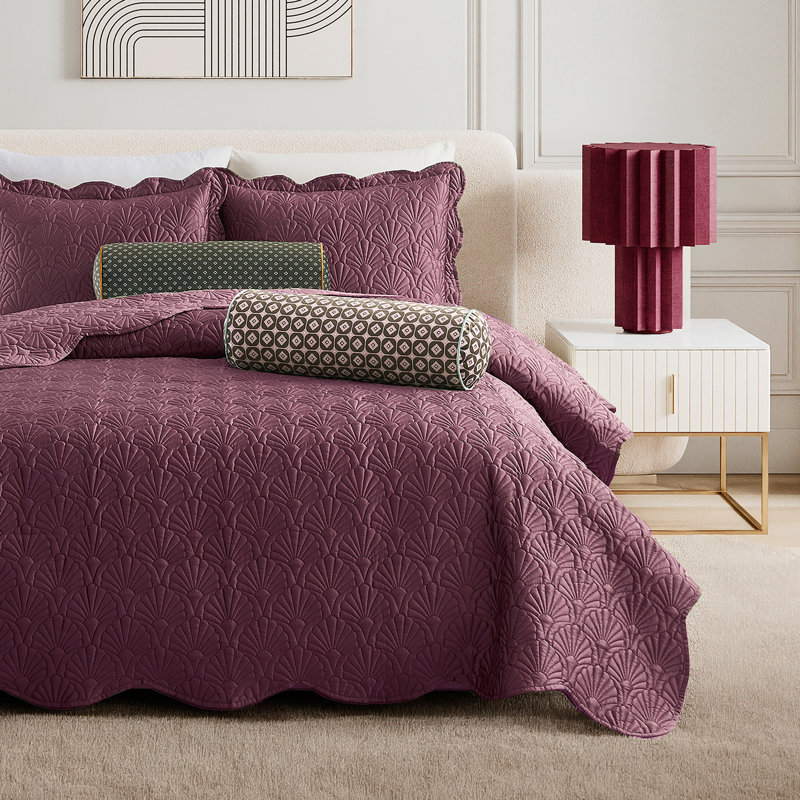 Deco Shells Quilt Set, King Quilt + 2 King Shams, Berry Red