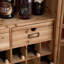 Armoire à vin 43 po en bois rustique avec portes sculptées géométriques, support à vin de 16 bouteilles pour la salle à manger