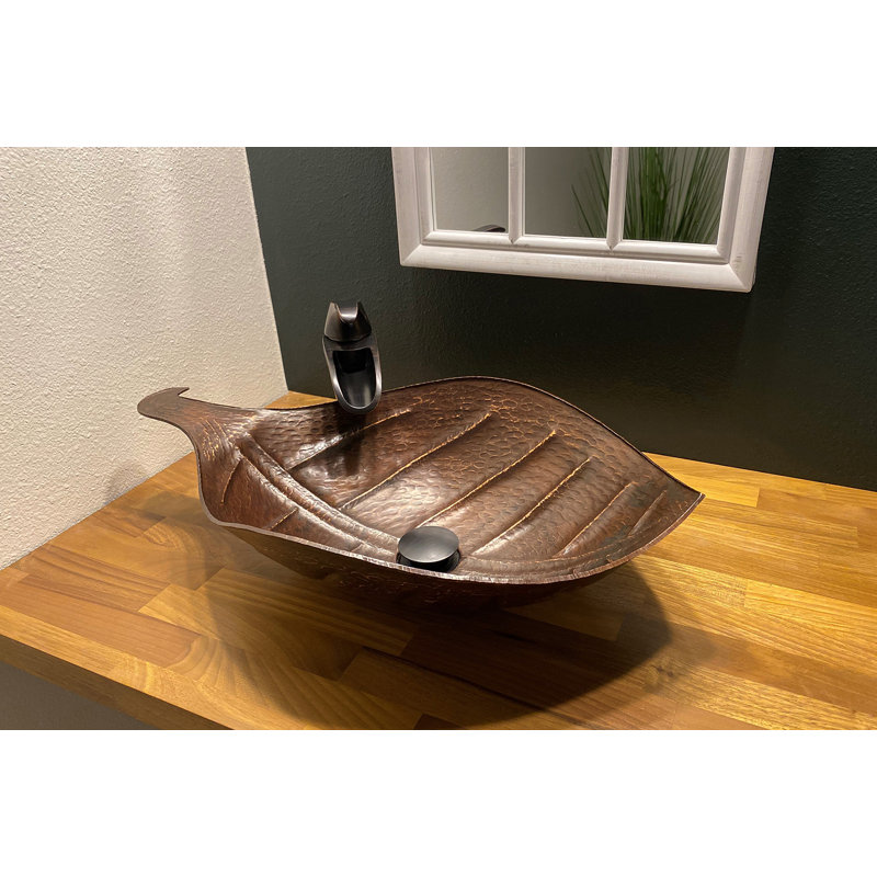 Lavabo en cuivre martelé