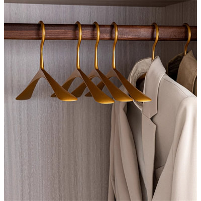 Cintre standard en métal antidérapant Odab pour robe / chandail / chandail