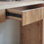 Console rustique en bois avec tiroir - Design minimaliste, texture nervurée et finition naturelle