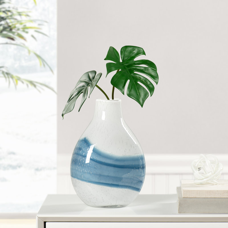 Vase de table en verre soufflé à la main Manzer, H 10,75 po x l 4,5 po x P 8 po, Blanc
