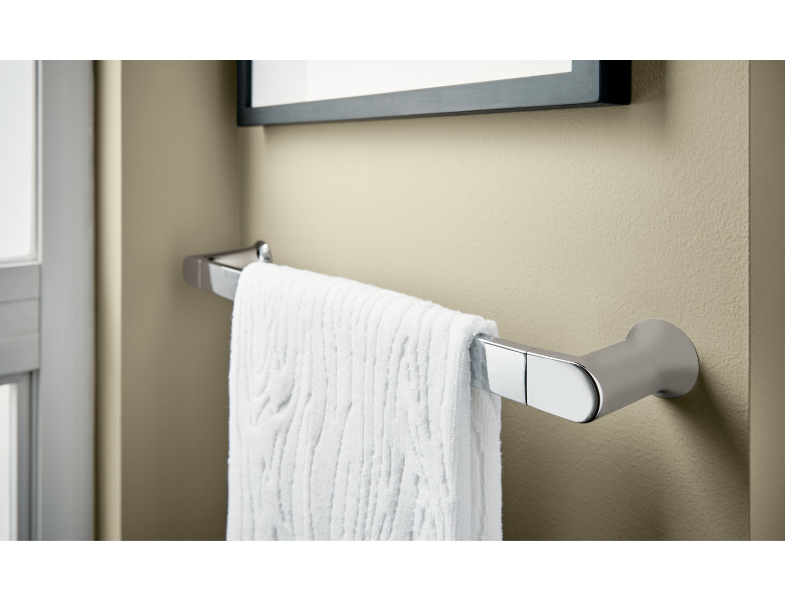 Genta 24" Wall Mounted Towel Bar, Chrome