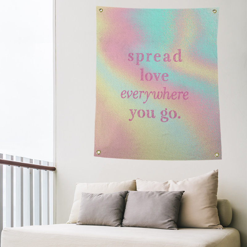 Tapisserie de polyester à l’quoted love quot, H 36 po x l 26 po, Arc-en-ciel pastel