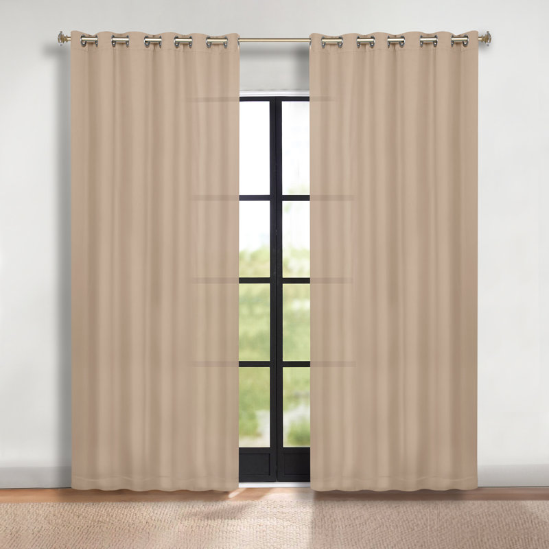 Paire de rideaux obscurcissant avec œillets Millendon, Bois de frêne fumé, L 70 po x L 84 po
