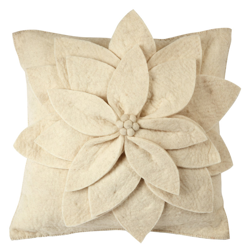 Coussin en laine feutrée à la main - fleur 3D crème sur crème, 20 po, Housse de coussin seulement - sans coussin