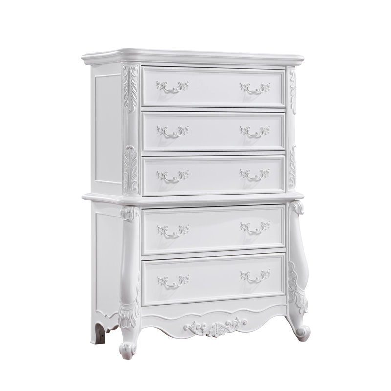 Commode polyvalente en bois franc avec une finition élégante et une grande capacité de rangement