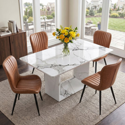 Ensemble de salle à manger 5 pièces Modern Glam avec table rectangulaire en faux marbre 63 po et 4 chaises en simili cuir