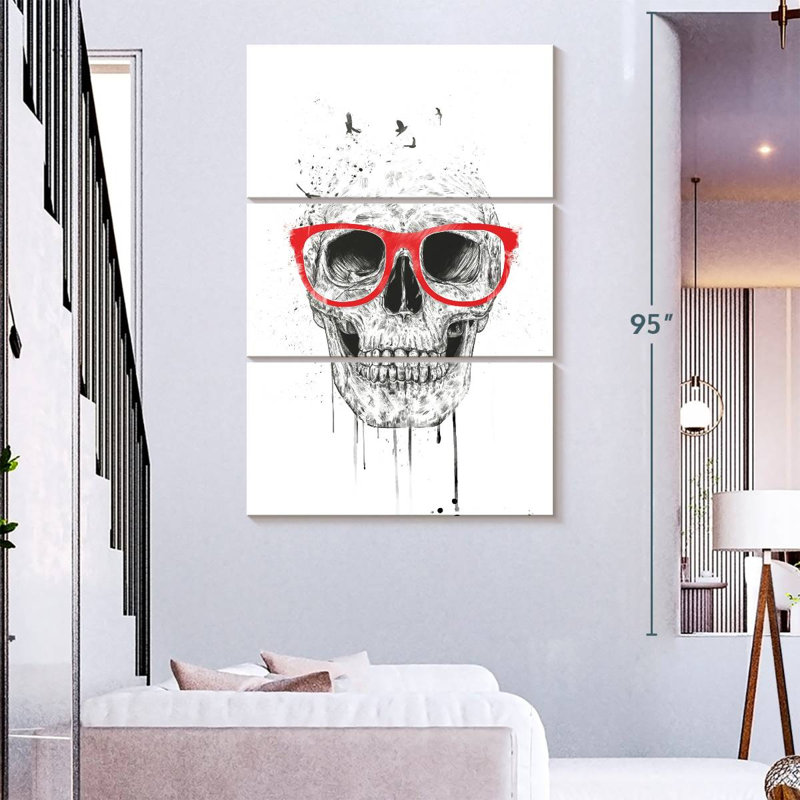 Crâne Kerner avec lunettes rouges, H 65 po x l 42 po