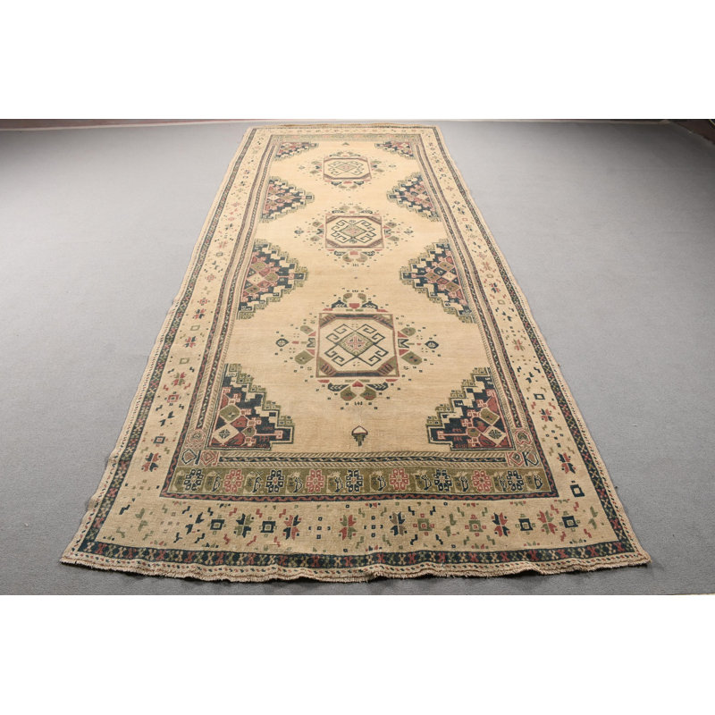 Tapis de couloir beige noué à la main Anatolian pour escalier avec un design turc antique et un look rétro décoratif