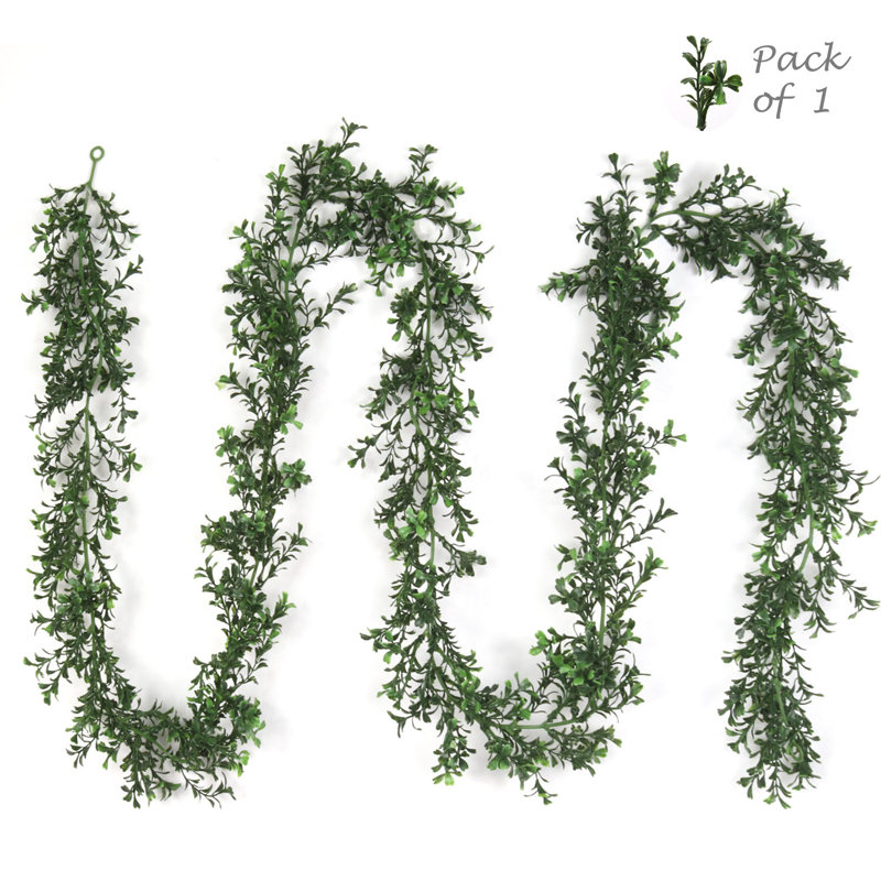 9' Tall Hanging Loops Garland