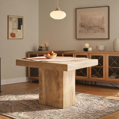 Ensemble de salle à manger carré avec quatre places assises et table de 99 cm (39 po) pour salon, pied central et coin repas.