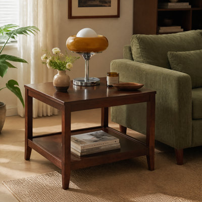 Table d'appoint carrée à deux niveaux en bois massif avec tablette de rangement, table de chevet en bois, petite table basse pour salon ou chambre à coucher
