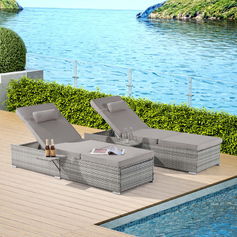 Chaise longue d'extérieur, ensemble de 2 fauteuils inclinables avec dossier réglable, table et coussin, Gris clair