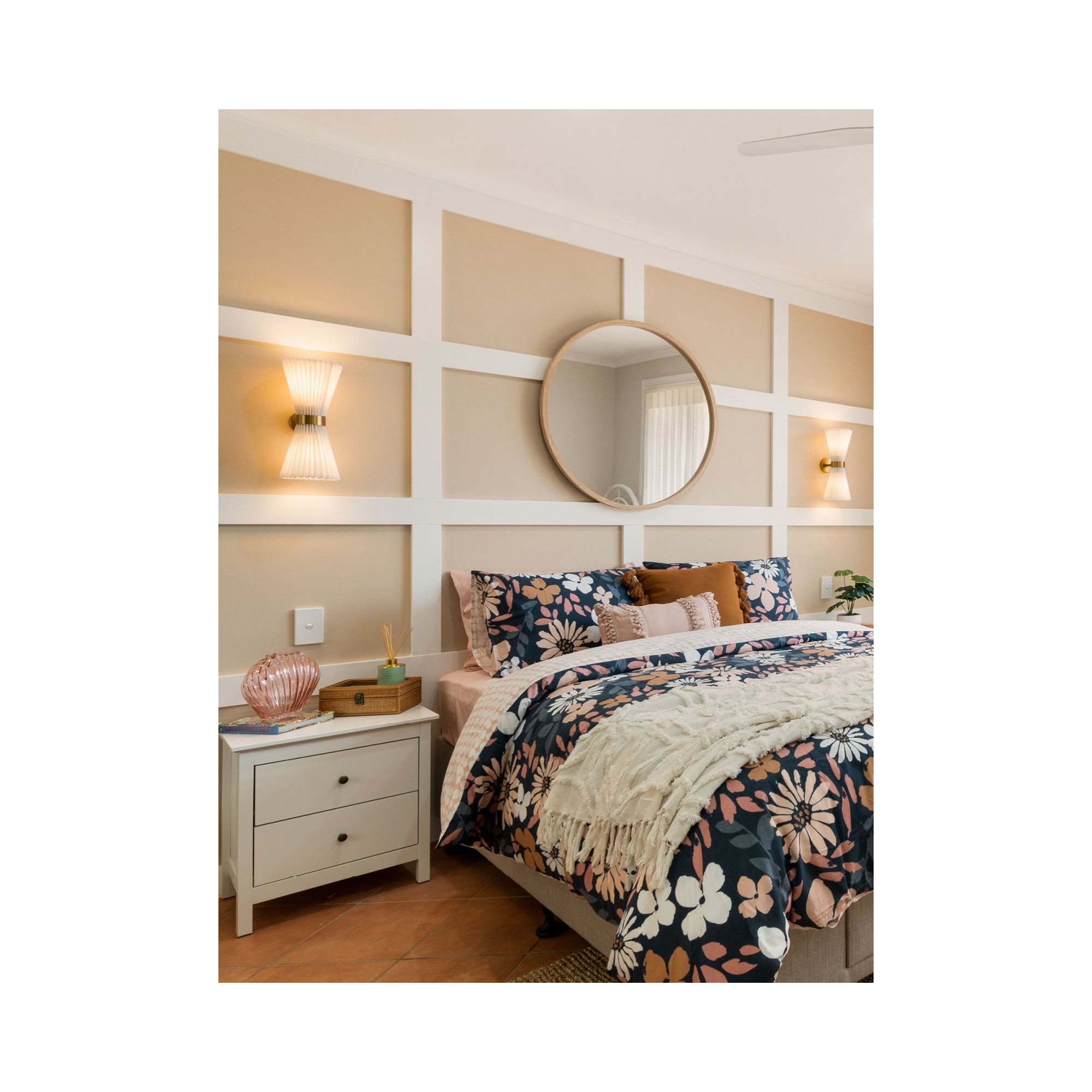 Modo 2 Light Steel Dimmable Armed Sconce, White, Brass, 14.57" H x 6.1" W x 6.1" D