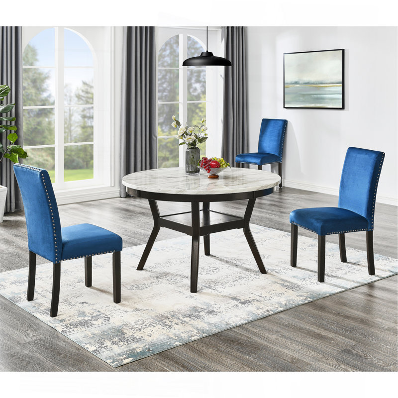Ensemble de salle à manger 5 pièces Mella - Table ronde en faux marbre avec 4 chaises Parsons en velours bleu, finition espresso foncé
