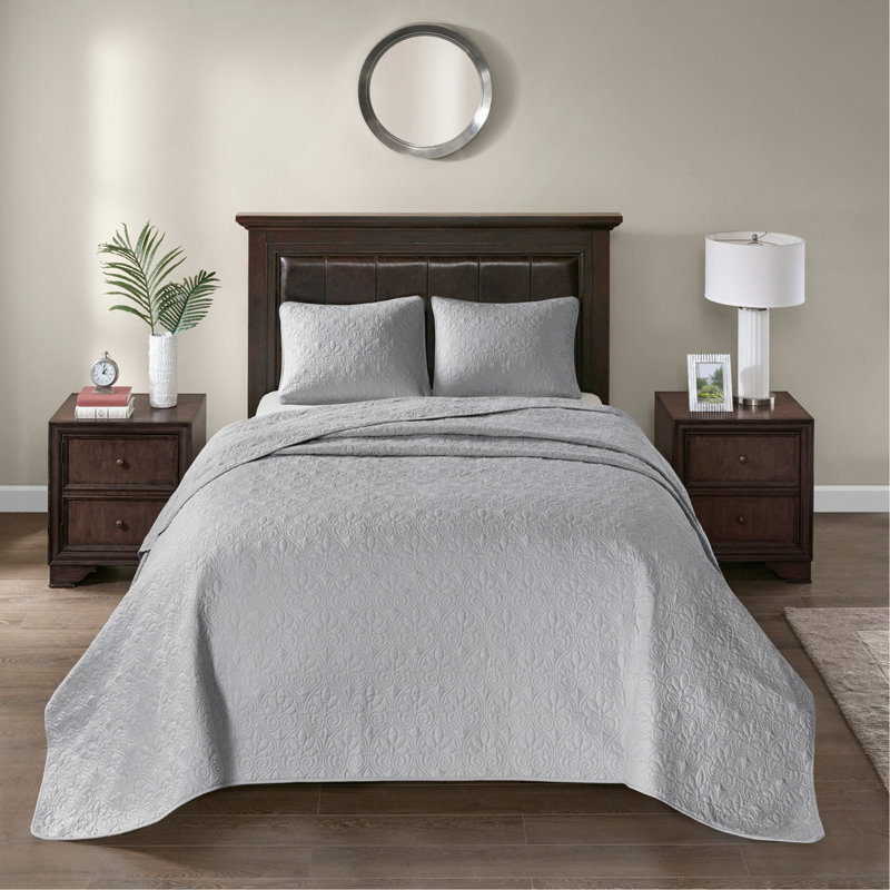 Reversible Quilt Set With Antimicrobial Treatment For Year-Round Comfort And Durability For Twin XL Beds, Gray