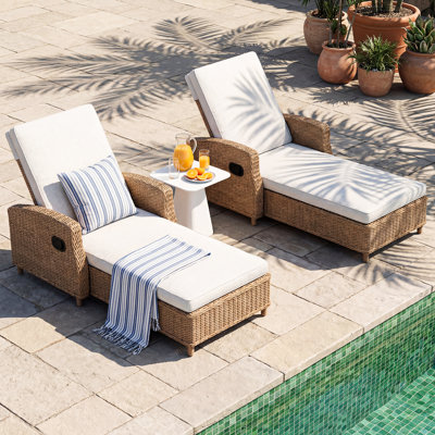 Chaise longue d'extérieur en aluminium Alyeska avec pompe à air, dossier inclinable réglable et coussins Sunbrella