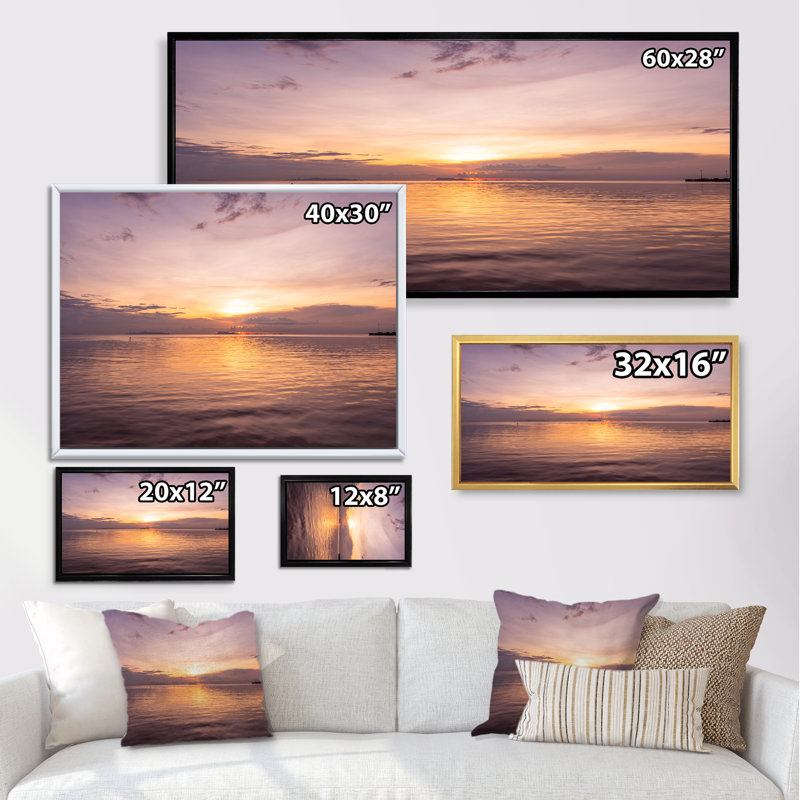 «Beach Sunrise with Dramatic Sky XVIII» - photographie sur toile, H 28 po x l 60 po x P 1,5 po, Cadre doré