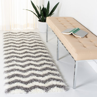 Sgm-Amhold Shag Performance Chevron Rug