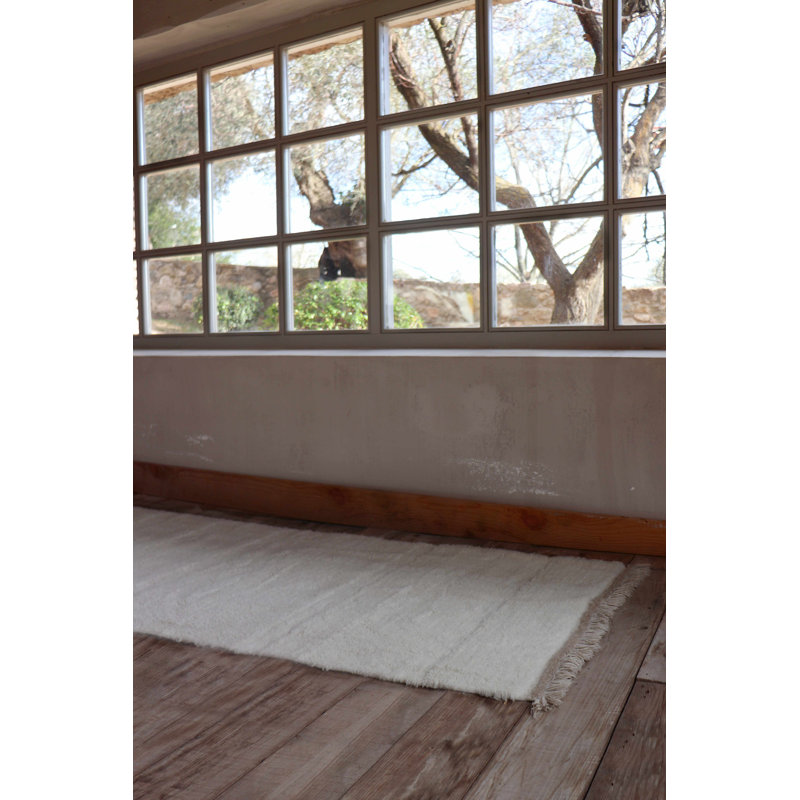 Sheep Of The World Hand Tufted Wool Area Rug in Sheep White, Runner 2'7" x 7'6"
