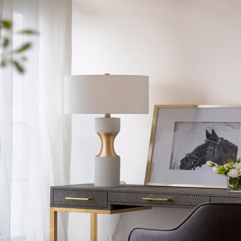 Ciment avec lampe de table en métal