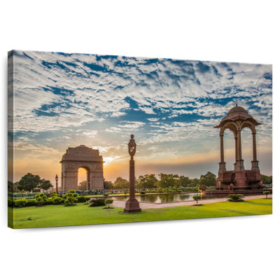 Nicci Historic India Gate
