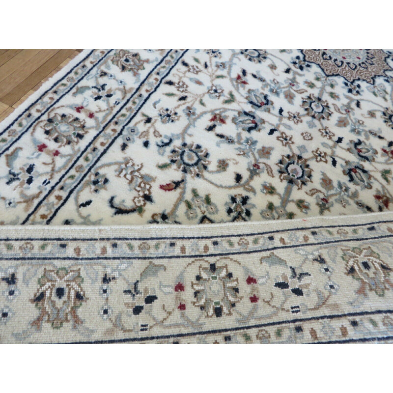 Tapis de couloir de conception unique noué à la main Ivoire 2 pi 8 po x 8 pi 1 po Annakaren Tapis décoratif