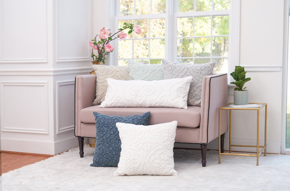 Brittania 22" x 22" Cotton Throw Pillow, White