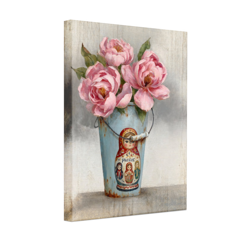Plantes et fleurs roses roses dans un seau bleu avec motif matriochka, H 36 po x l 24 po