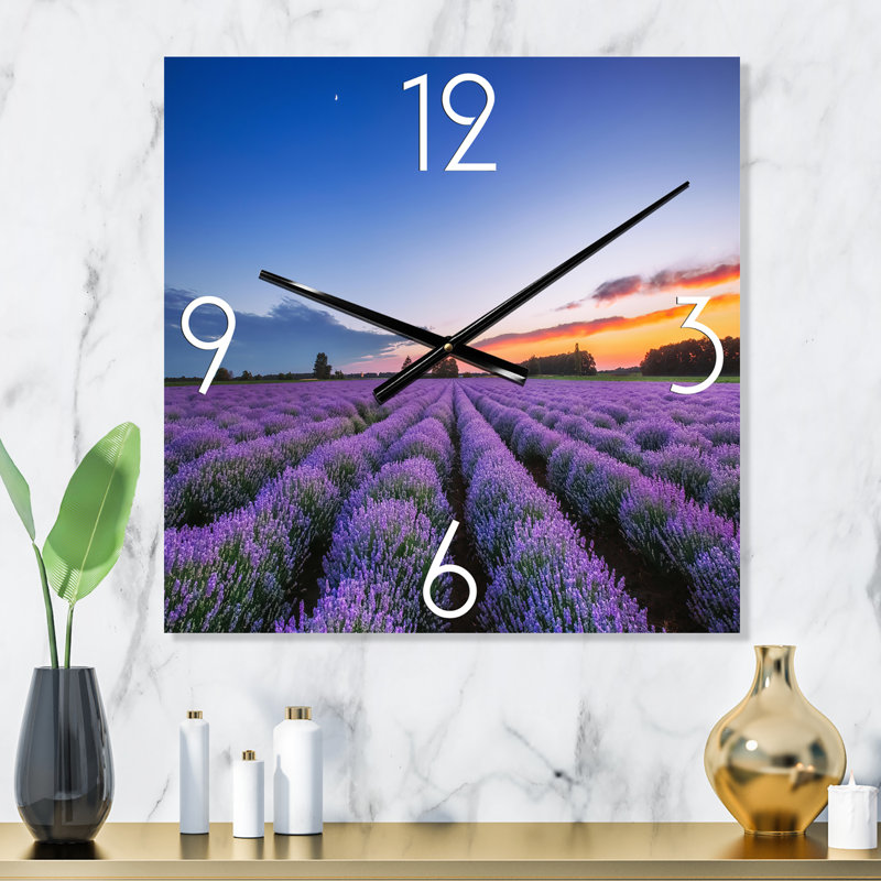Lever de soleil et nuages dramatiques sur un champ de lavande I - Horloge murale, Petit