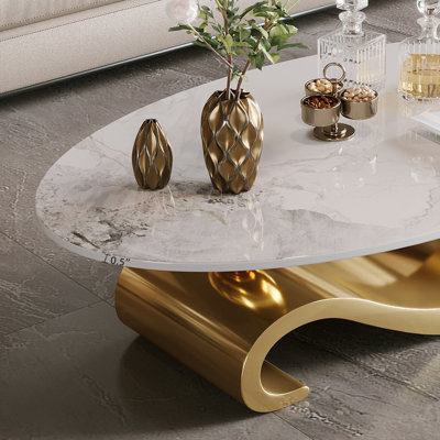 Table basse en métal doré avec piédestal en acier inoxydable et plateau en faux marbre