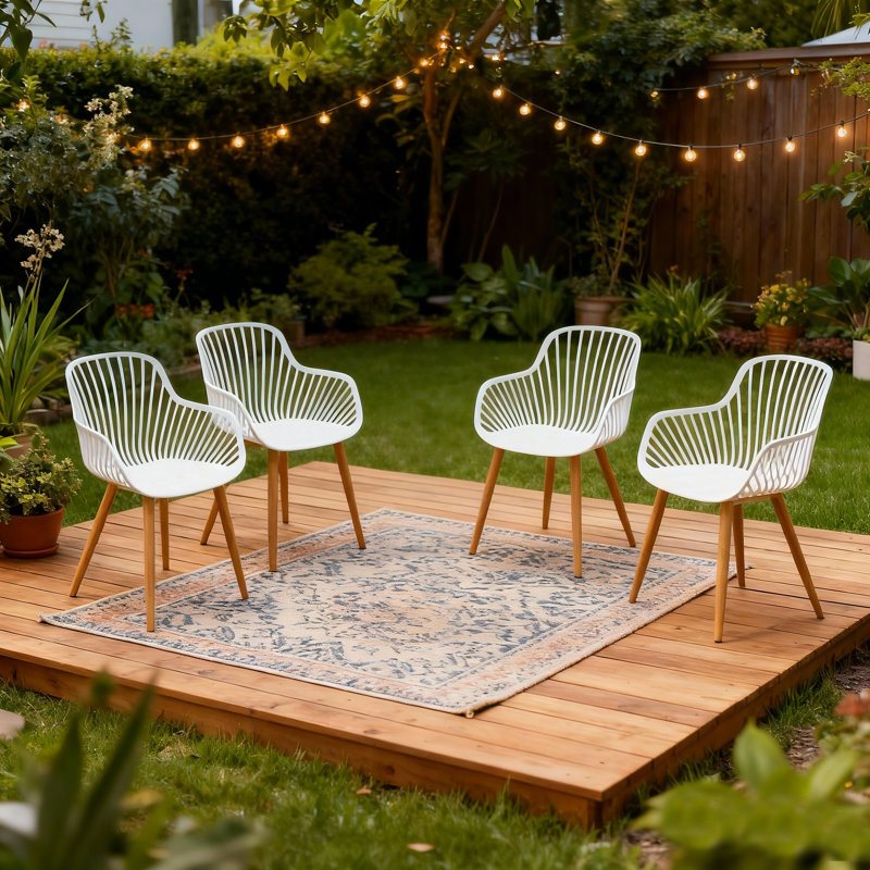 Ensemble de 4 chaises de salle à manger modernes, chaises de patio en plastique toutes saisons avec pieds en fer, chaises de cuisine ergonomiques d'une capacité de 330 lb pour une utilisation intérieure / extérieure, blanc