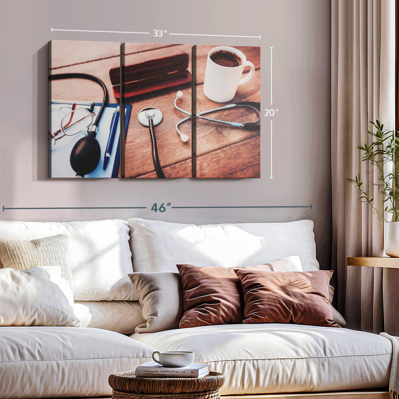 «Holiday», impression sur toile «Holiday Doctor», H 20 po x l 33 po x P 1,25 po
