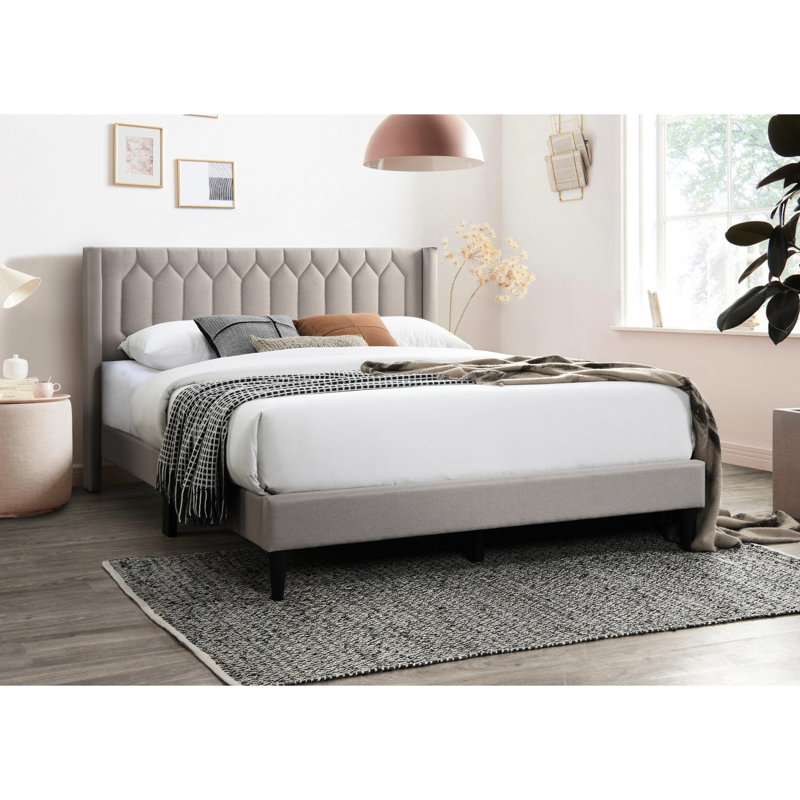 Lit double avec tête de lit en toile de jute brune et motif à losanges, plateforme moderne sans sommier tapissier
