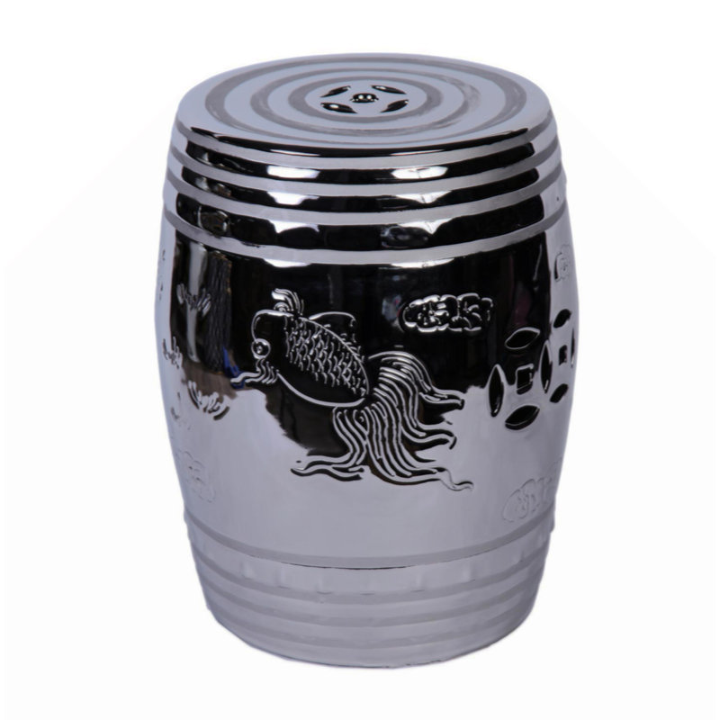 Table de bout avec motif asiatique gravé, Silver