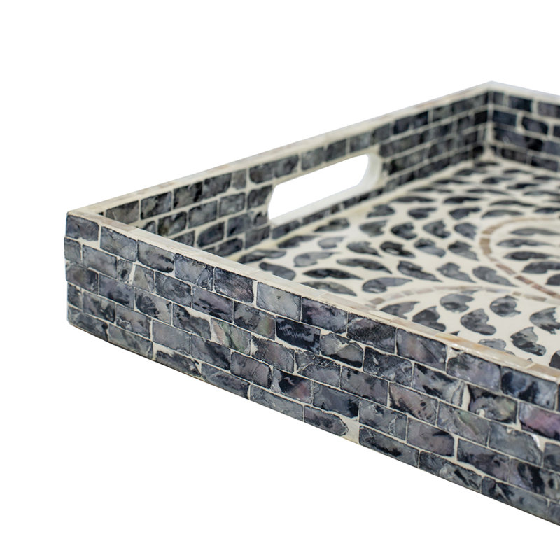 Plateau décoratif Berty, motif mosaïque noir et beige Capiz 14 x 18, L 17,7 po x P 13,8 po x H 2 po, Noir / Beige