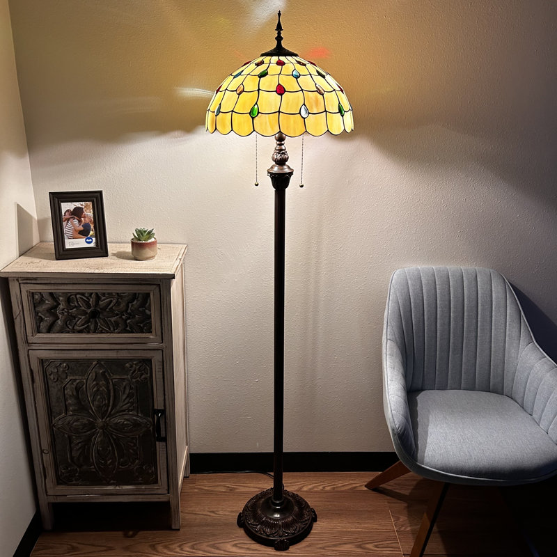 Lampe sur pied Simonson Tiffany en verre coloré or à base de métal et ampoules DEL incluses: l 16 po x P 16 po x H 64 po