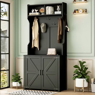 Arbre d'entrée 4-en-1 Farmhouse avec portes de grange, banc mobile avec 7 crochets de suspension et armoire de rangement pour chaussures, porte-manteau d'entrée de H 76,9 po avec 6 roues de frein pour le couloir, le salon
