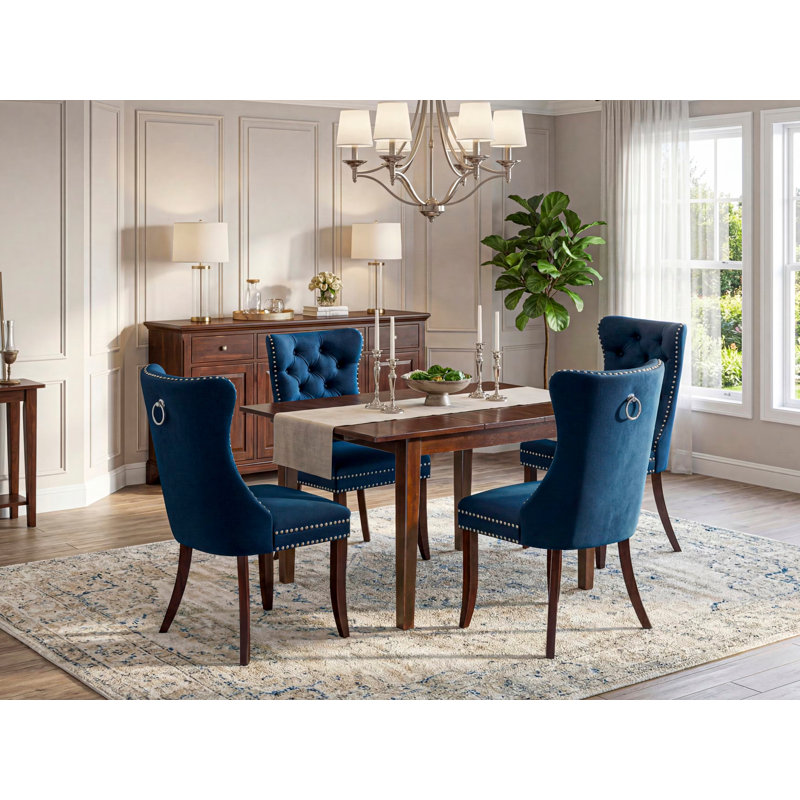 L'ensemble de table de cuisine 5 pièces contient une table de salle à manger rectangulaire avec rallonge amovible et 4 chaises rembourrées, acajou