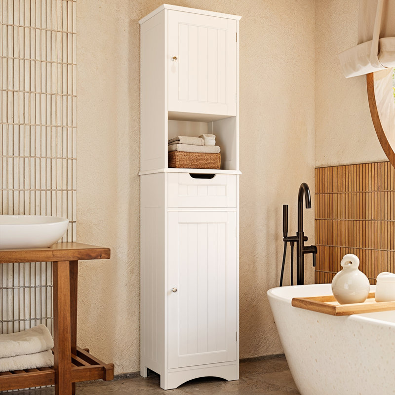 Armoire de rangement autoportante haute de 67 po avec tablettes réglables et porte magnétique Zoe-Leigh, Blanc