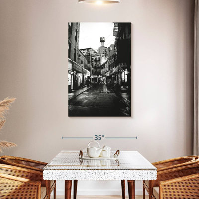 Sirci Doyers Street - monochrome