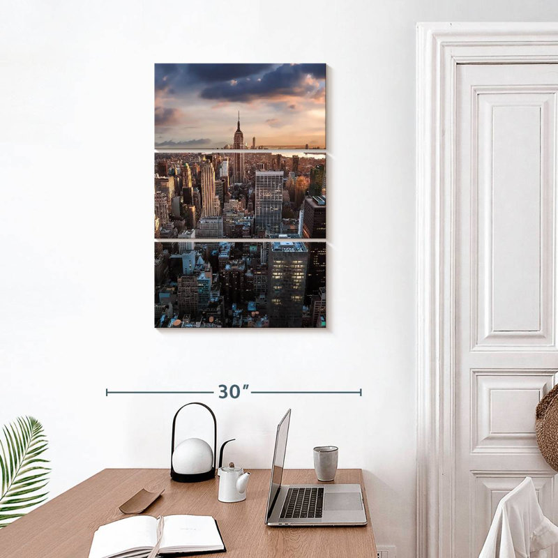 Lilie, vue sur le paysage urbain de New York, H 32 po x l 20 po