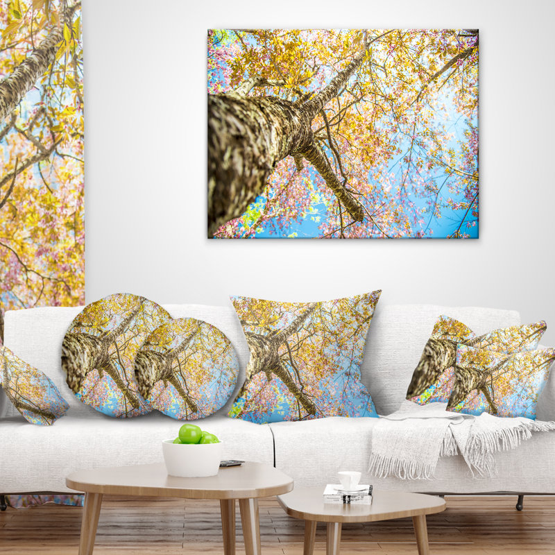 Sous la branche de cerisier jaune - coussin imprimé forêt, 16 po x 1 po, Coussin décoratif
