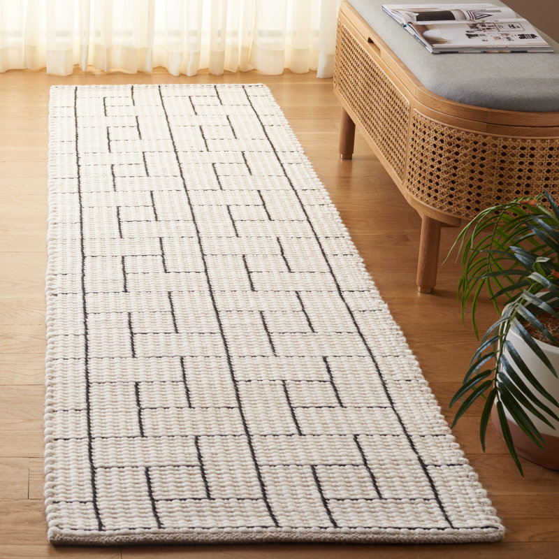 Finnick 719 Area Rug In Ivory / Black, Runner 2'3" x 8'