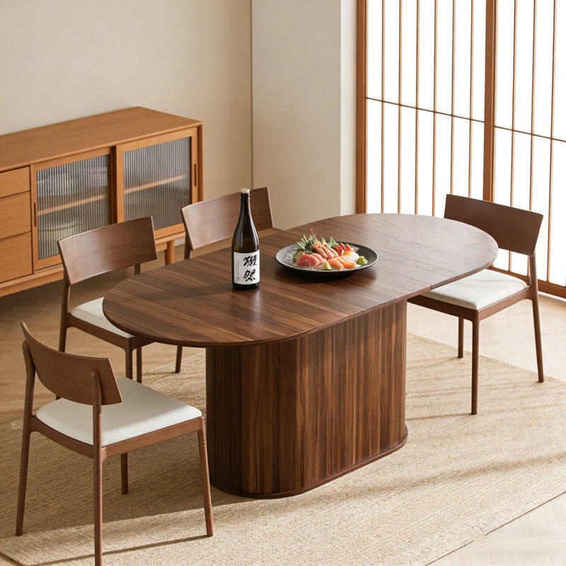 Table de salle à manger extensible en forme d'arc avec des pieds rayés, pouvant accueillir 4 à 6 personnes et convenant au salon ou à la cuisine.