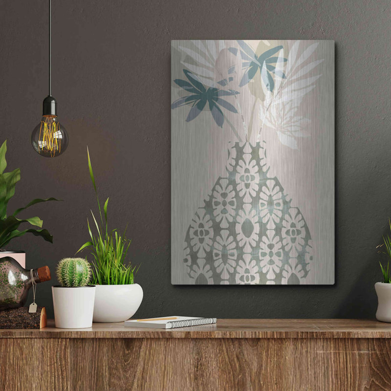 Art mural en métal Red Barrel Studio «Decorative Vase II» par Flora Kouta, H 16 po x l 12 po