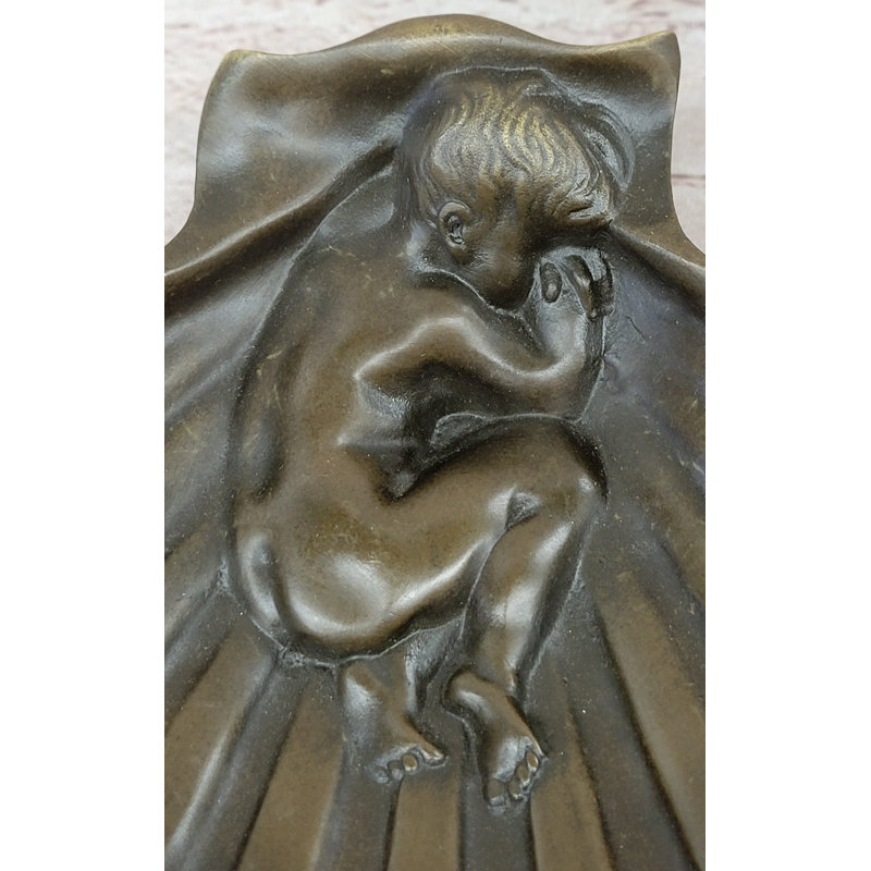 Cendrier Aakilah Sleeping Baby Boy in Clam