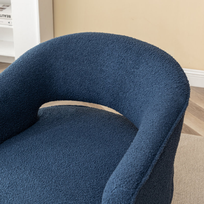 Fauteuil demi-tonneau pivotant de 28 po Kenzlee, Tissu bleu marine en peluche