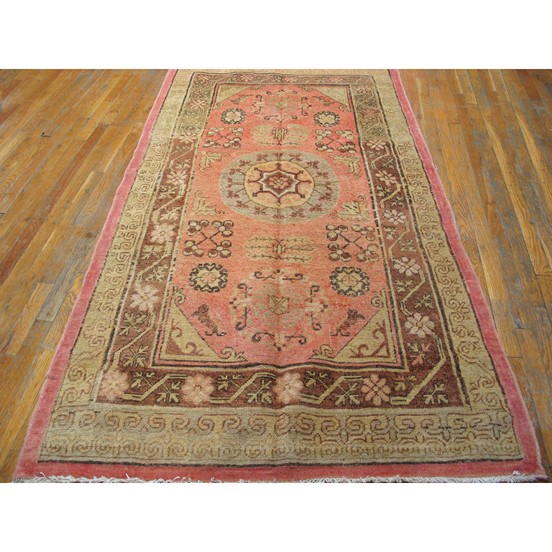 Tapis Khotan unique en son genre